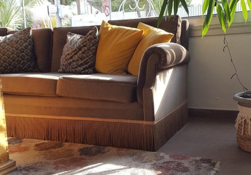 Maison 66, Riviera Hotels