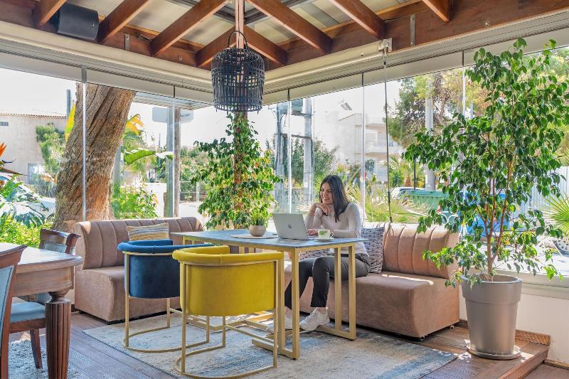 Maison 66, Riviera Hotels