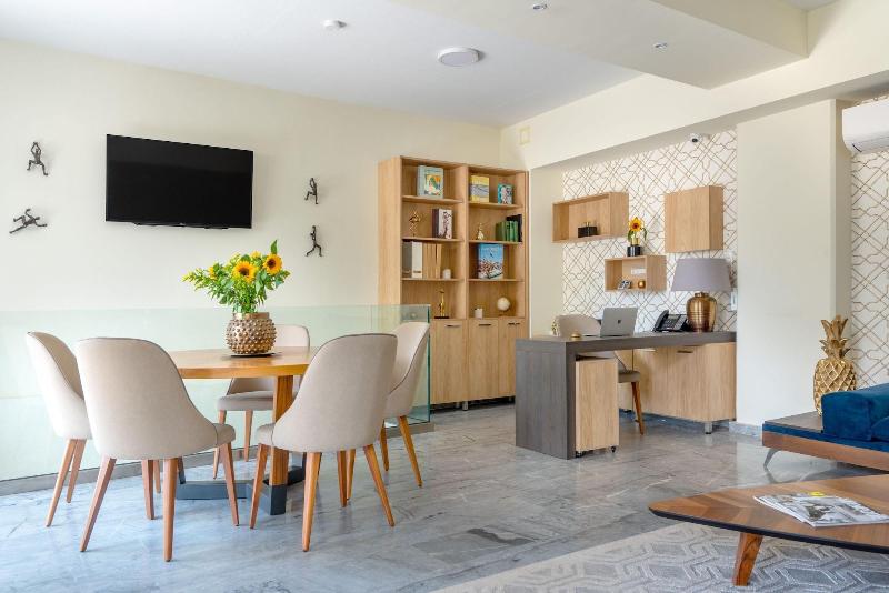 Maison 66, Riviera Hotels