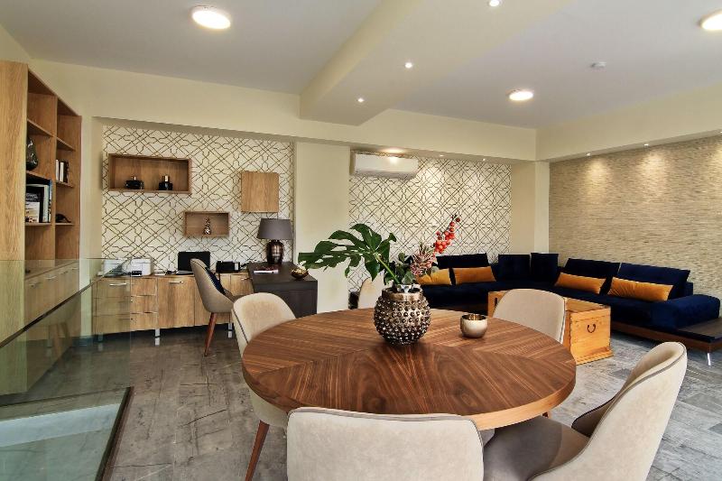 Maison 66, Riviera Hotels