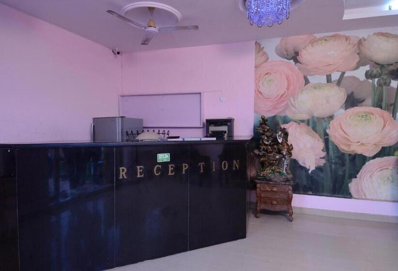 בית מלון כפרי Rani Bagh By Oyo Rooms