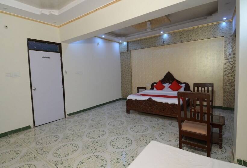 בית מלון כפרי Rani Bagh By Oyo Rooms