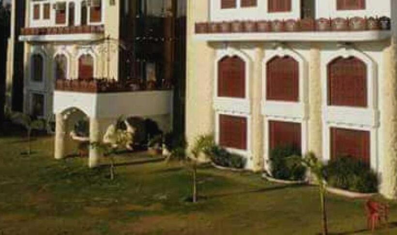 בית מלון כפרי Rani Bagh By Oyo Rooms