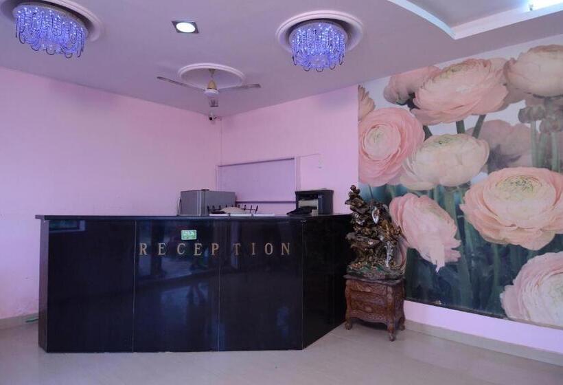 בית מלון כפרי Rani Bagh By Oyo Rooms