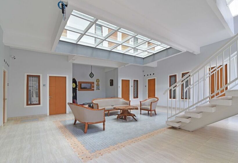 酒店 Reddoorz Plus @ Mahendradatta Denpasar