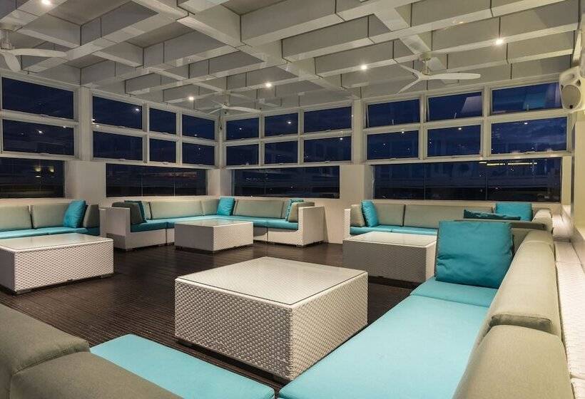 هتل Stonehill Suites