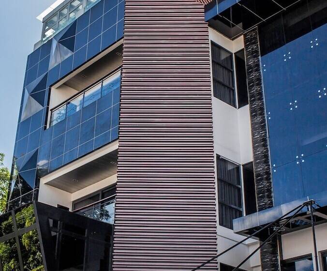 هتل Stonehill Suites