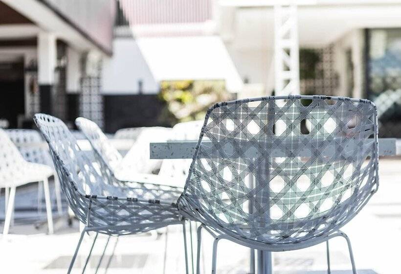 هتل Stonehill Suites