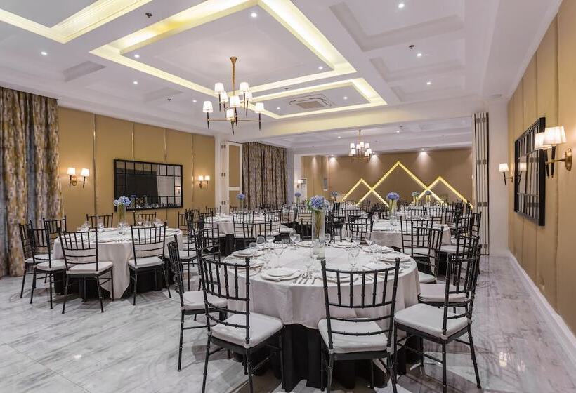 هتل Stonehill Suites