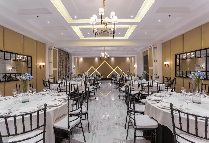 هتل Stonehill Suites