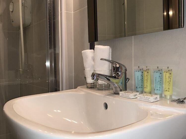 בית מלון כפרי Tully S