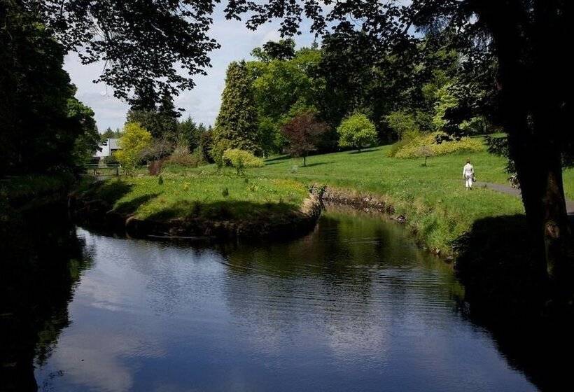 בית מלון כפרי Tully S