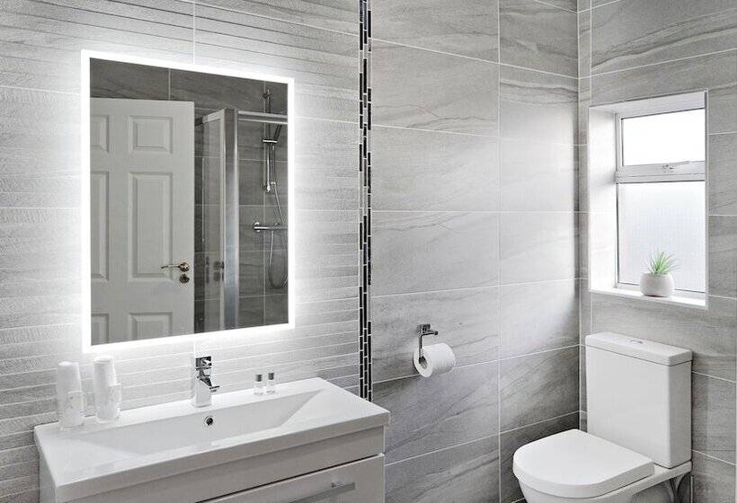 בית מלון כפרי Tully S