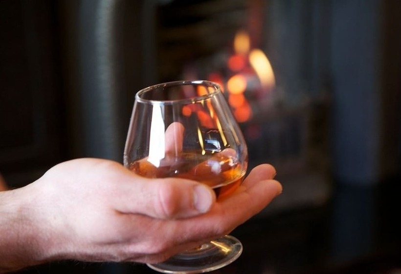 בית מלון כפרי Tully S