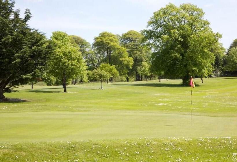 בית מלון כפרי Tully S