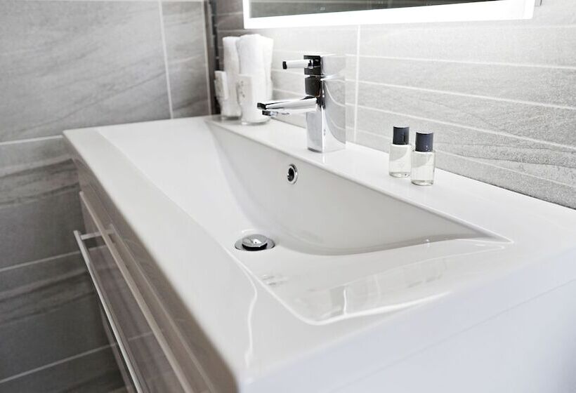 בית מלון כפרי Tully S