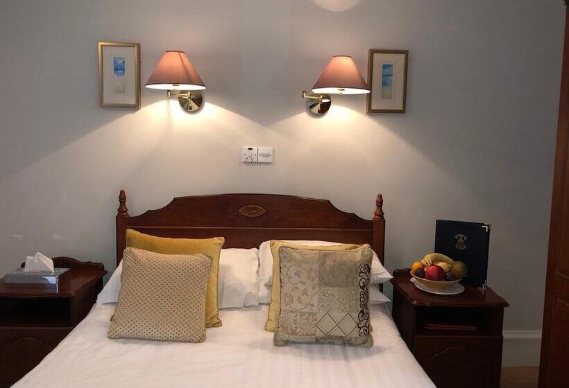 בית מלון כפרי Tully S