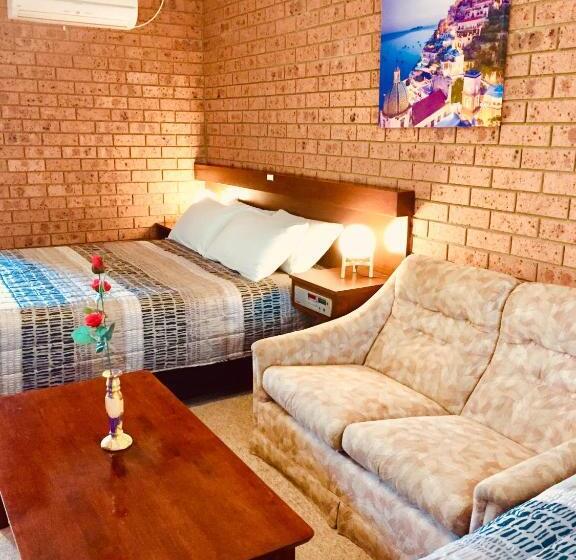 מוטל Colonial Motor Inn Pambula