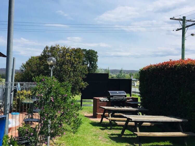 מוטל Colonial Motor Inn Pambula