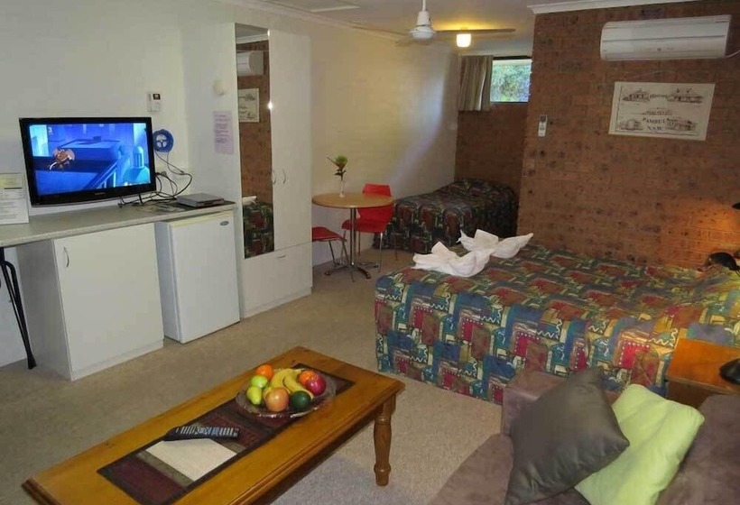 מוטל Colonial Motor Inn Pambula