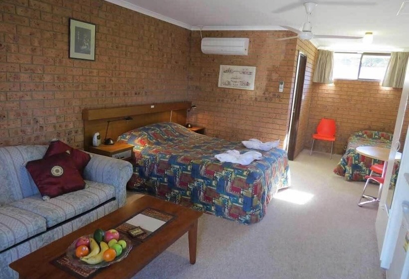 מוטל Colonial Motor Inn Pambula