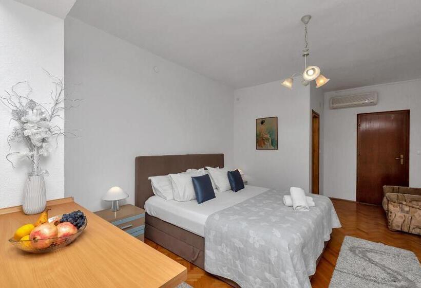 پانسیون Apartments Dany