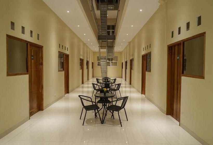 پانسیون Urbanview Darmo Residence Bandung