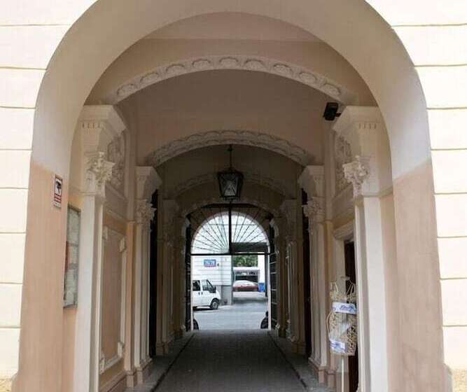 بنسيون Hoża Apartments And Rooms