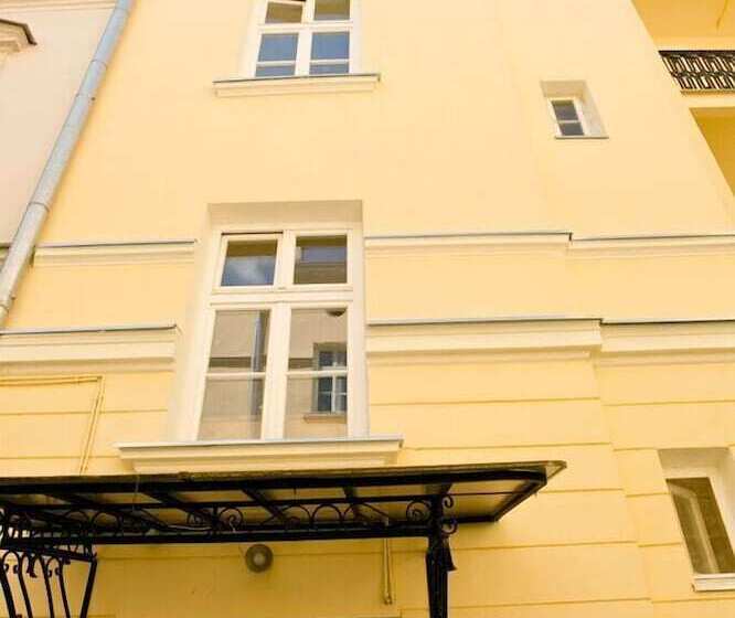 بنسيون Hoża Apartments And Rooms