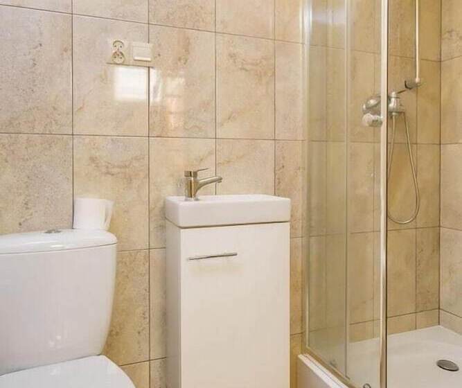 پانسیون Hoża Apartments And Rooms