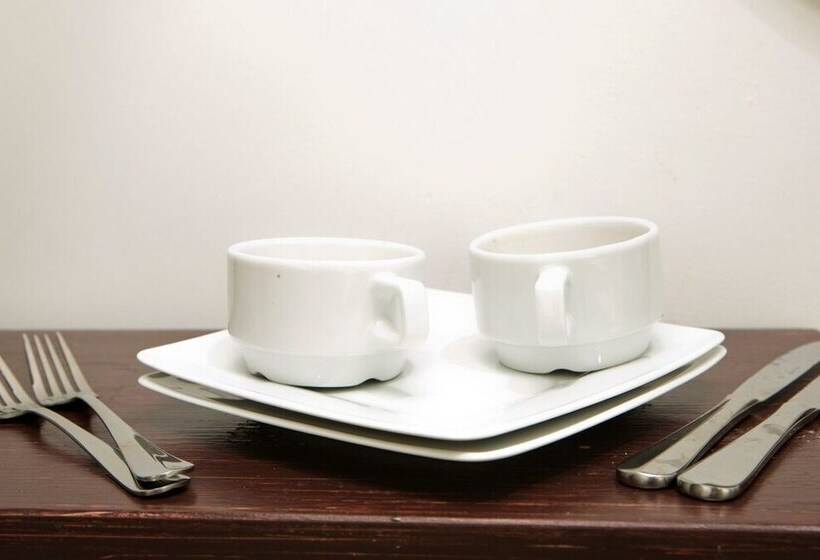 بنسيون Hoża Apartments And Rooms