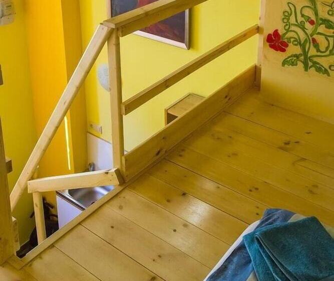 بنسيون Hoża Apartments And Rooms