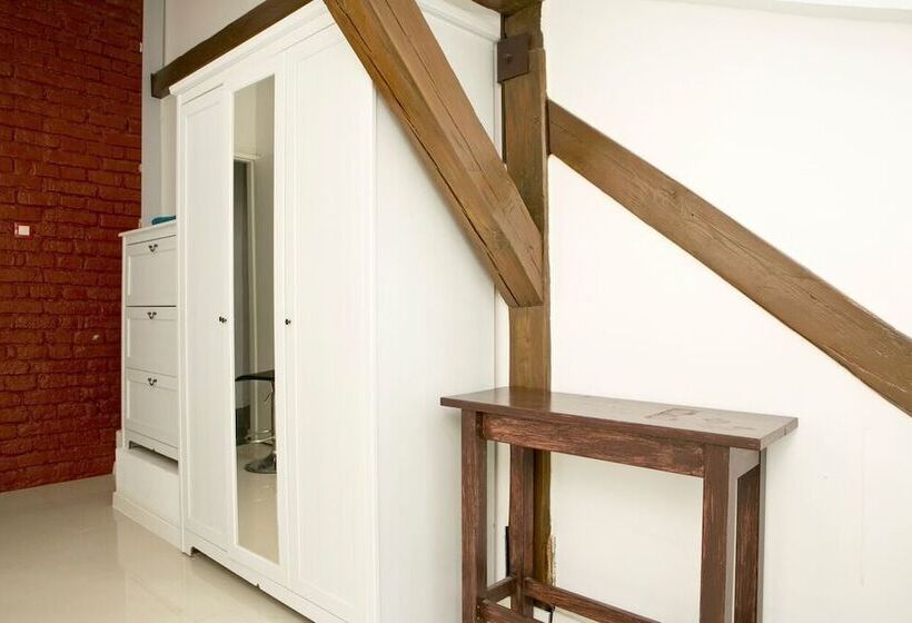 پانسیون Hoża Apartments And Rooms