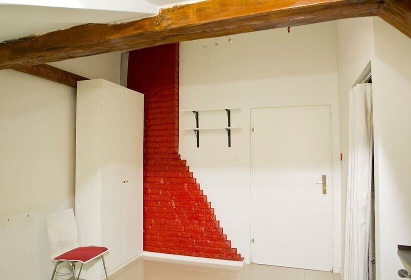 بنسيون Hoża Apartments And Rooms