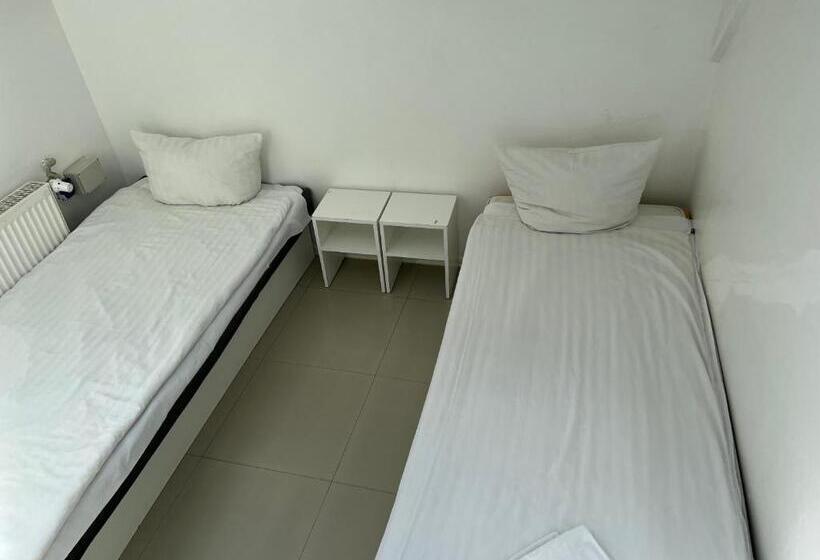 بنسيون Hoża Apartments And Rooms