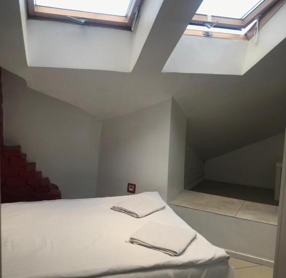 بنسيون Hoża Apartments And Rooms