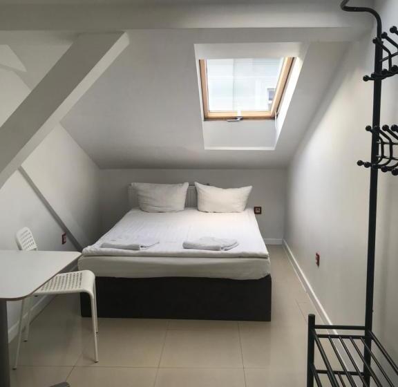 بنسيون Hoża Apartments And Rooms