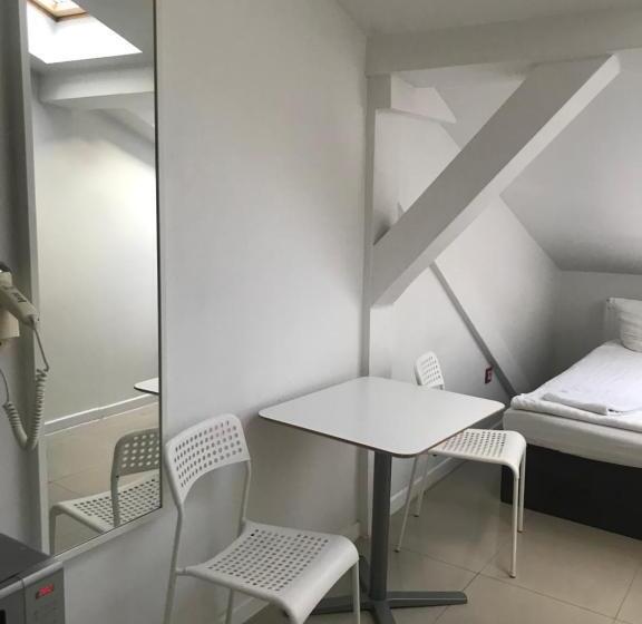 بنسيون Hoża Apartments And Rooms