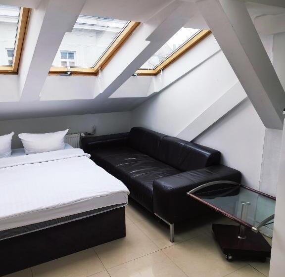 بنسيون Hoża Apartments And Rooms