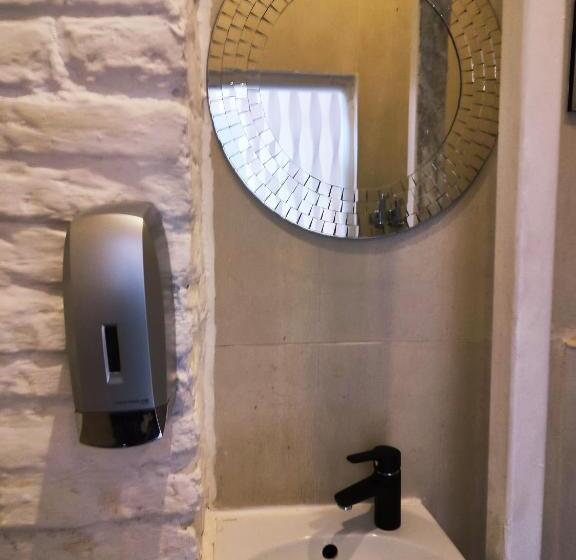 بنسيون Hoża Apartments And Rooms