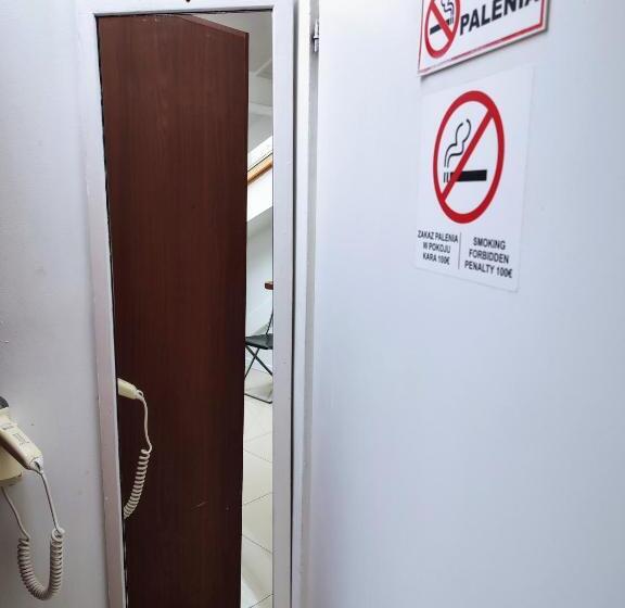 پانسیون Hoża Apartments And Rooms