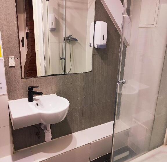 بنسيون Hoża Apartments And Rooms