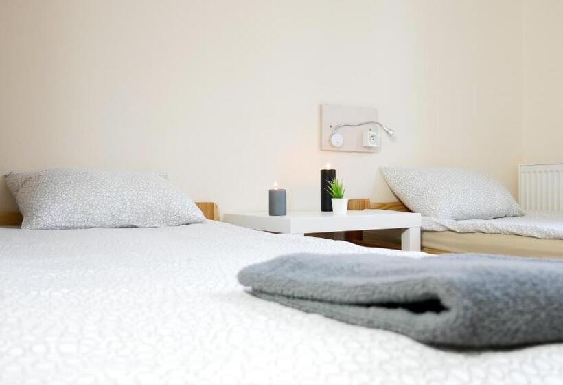 پانسیون Hoża Apartments And Rooms