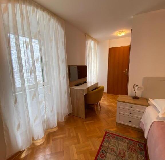 פנסיון Rooms Base