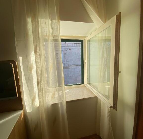 פנסיון Rooms Base