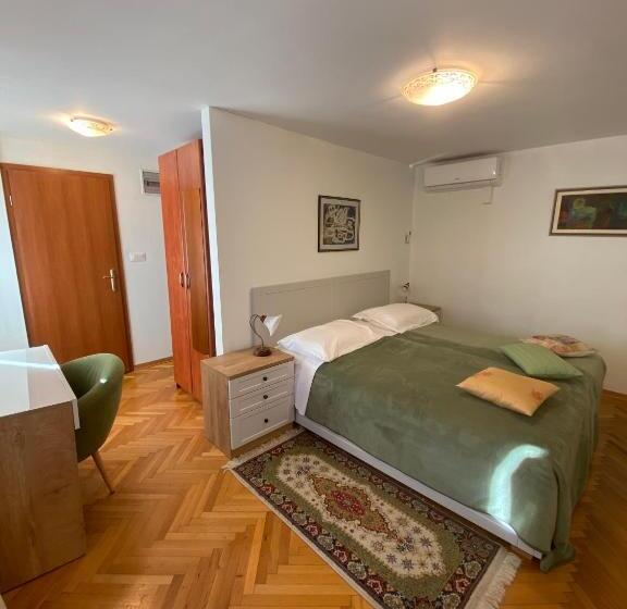 פנסיון Rooms Base