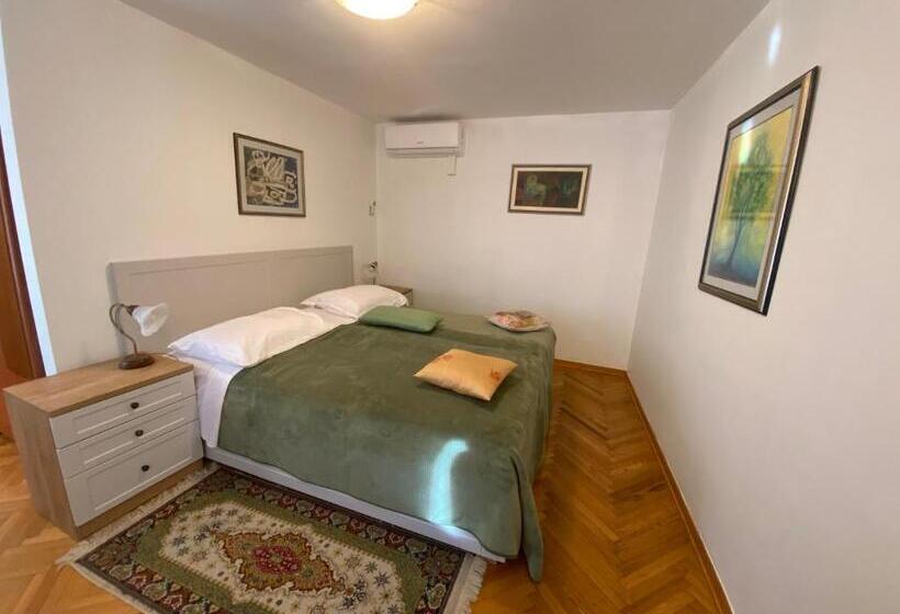 פנסיון Rooms Base