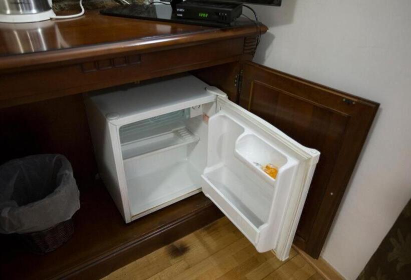 פנסיון Rooms Base