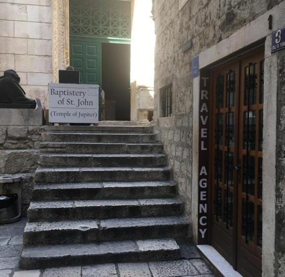 פנסיון Rooms Base