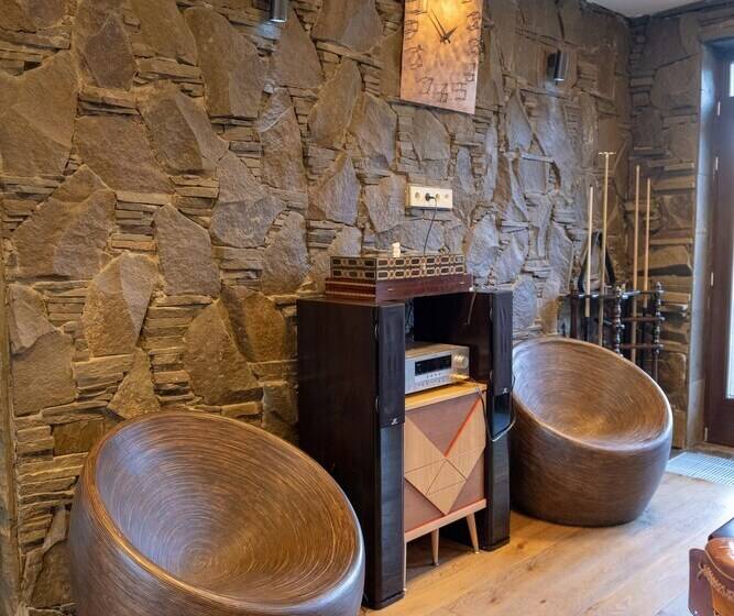 اقامتگاه Red Rock